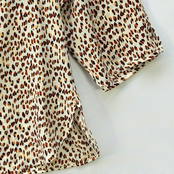NYDJ Leopard Print Blouse Top Womens Small 3/4 Sleeve V Neck Casual Sheer - Picture 3 of 6